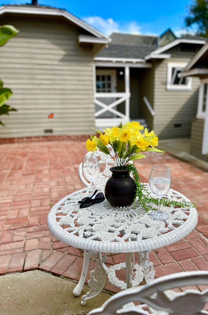 Ventura House: 1043 Poli Ave