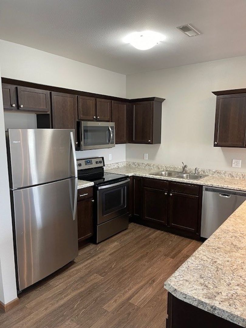 Coralville Apartment: 1100 Kennedy Parkway