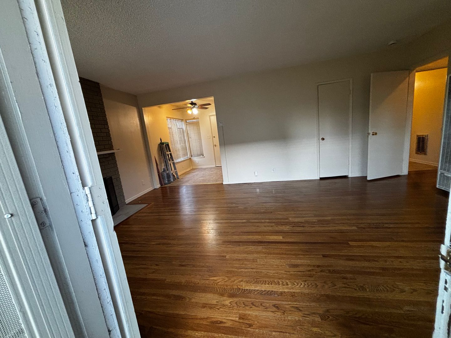 Monrovia Apartment: 912-916 Genoa St