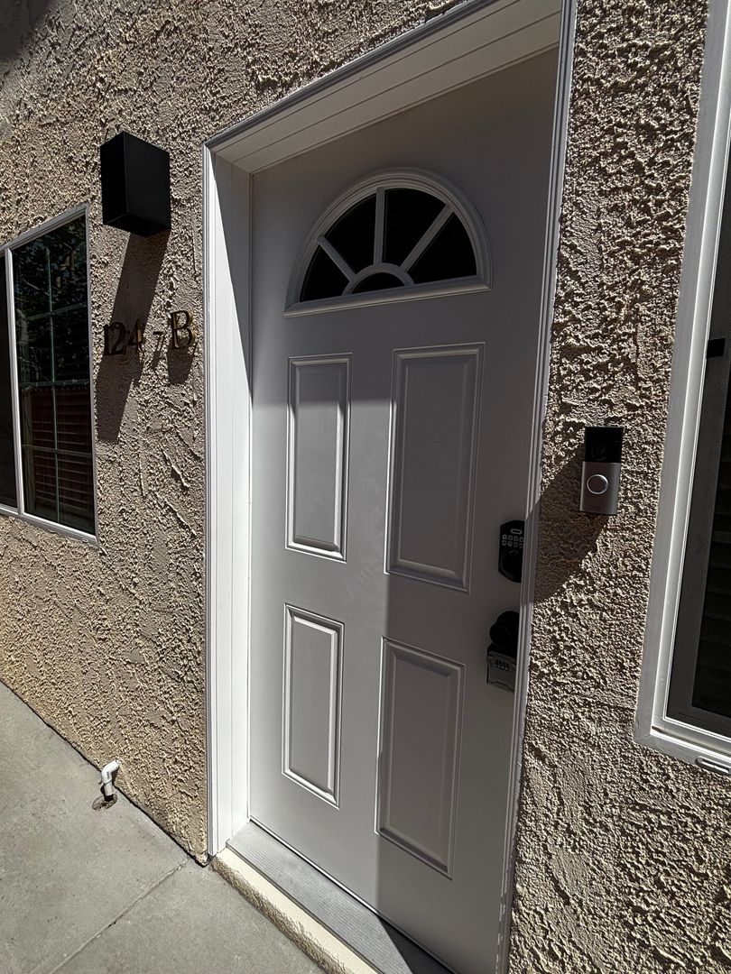 Alhambra Apartment: 124 - 126 S Marengo Ave