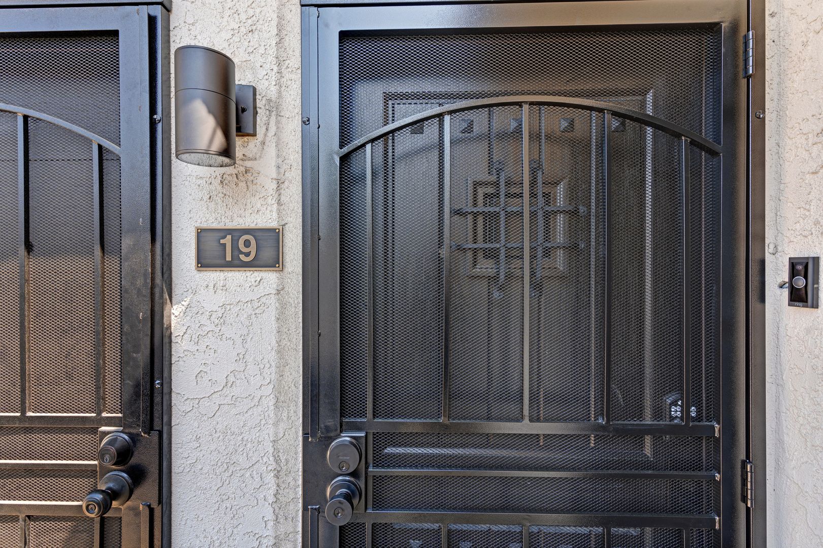 Alhambra Apartment: 124 - 126 S Marengo Ave