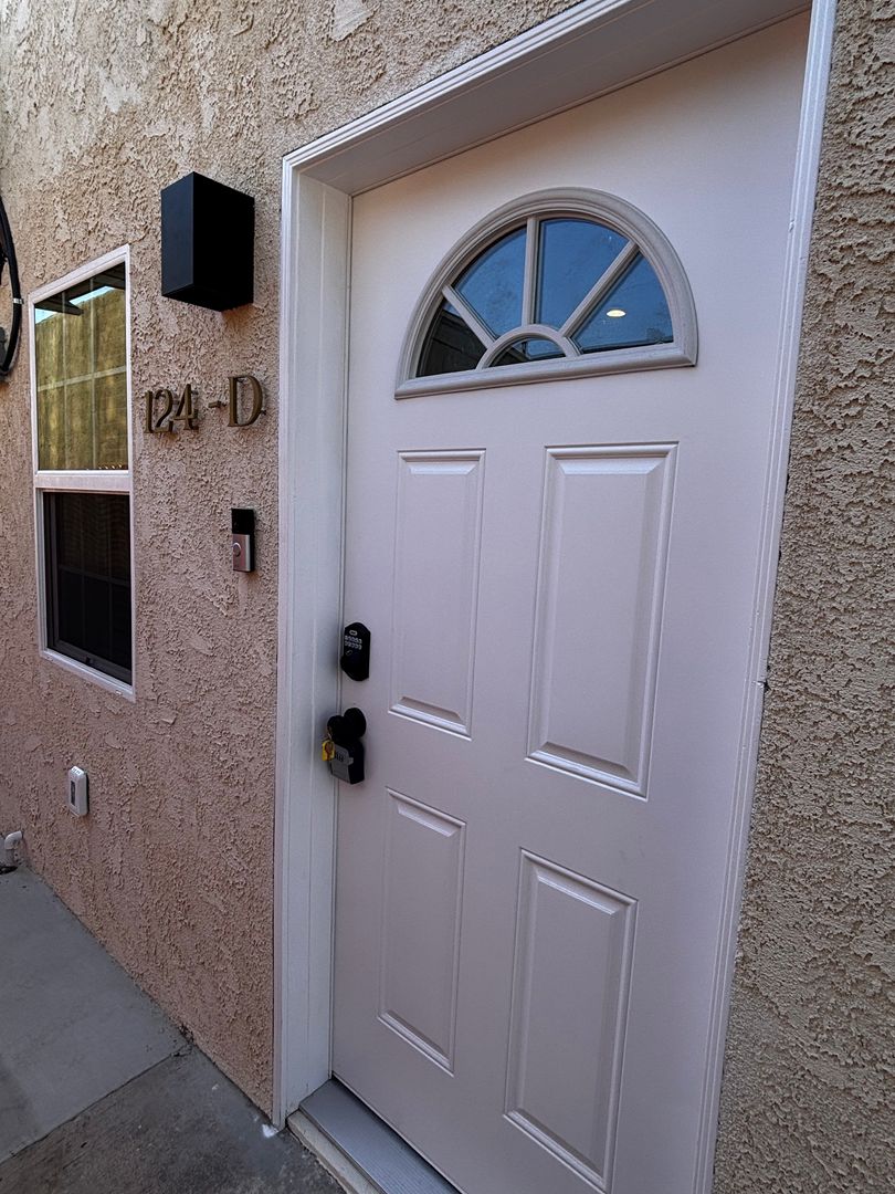Alhambra Apartment: 124 - 126 S Marengo Ave