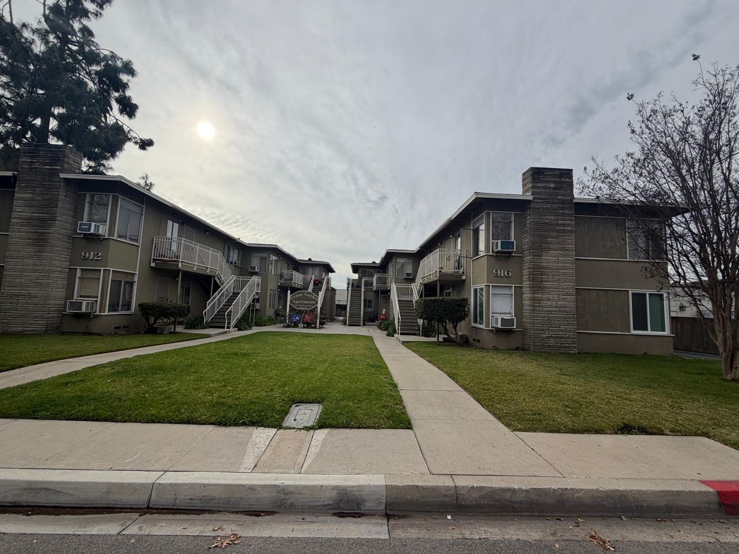 Monrovia Apartment: 912-916 Genoa St