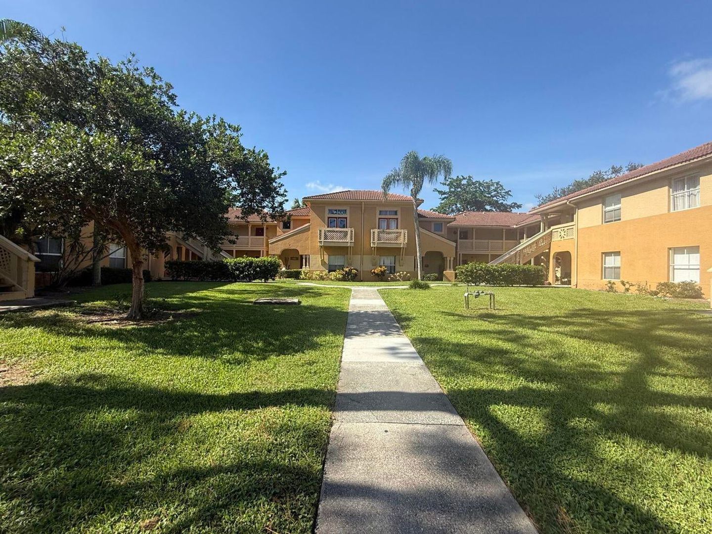 West Palm Beach Condo: 4807 Via Palm Lakes #1519