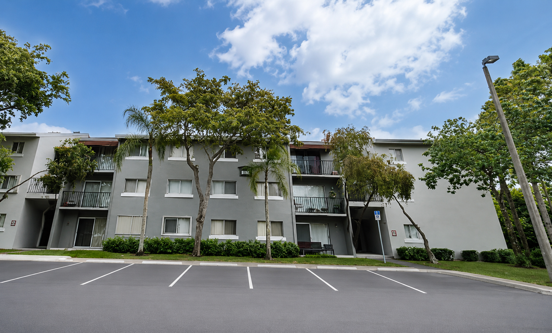 West Palm Beach House: 1080 N Benoist Farms Road 204 #204