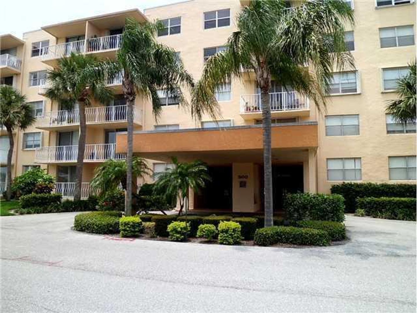 West Palm Beach Apartment: 480 Executive Center Drive  4-K