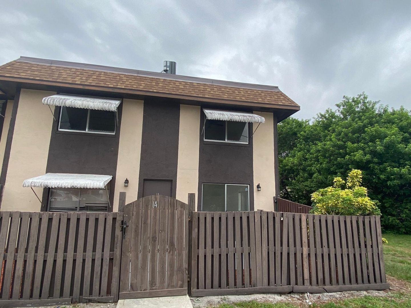 West Palm Beach Apartment: 2130 Sherwood Forest Blvd #14