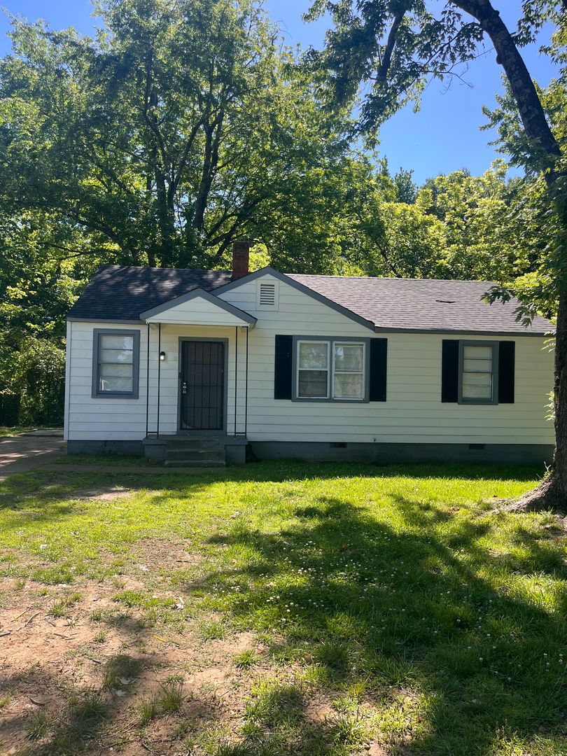 Memphis House: 3450 Admore
