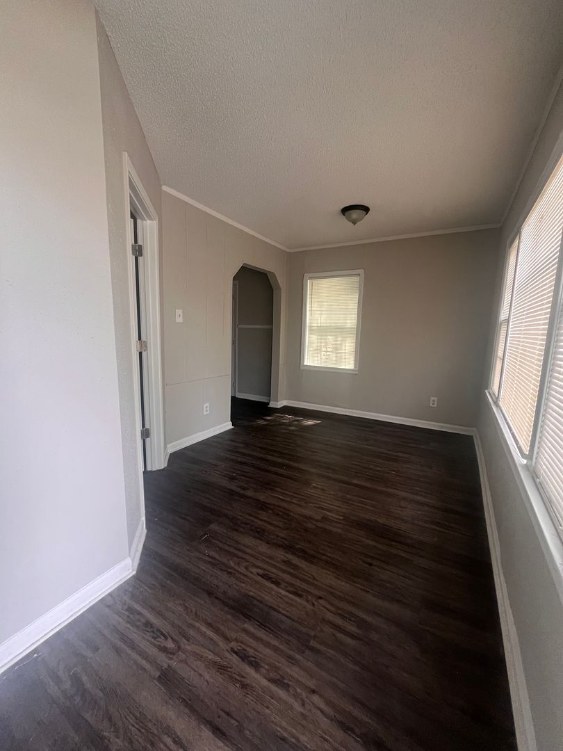 Memphis House: 2812 Amsden Ave