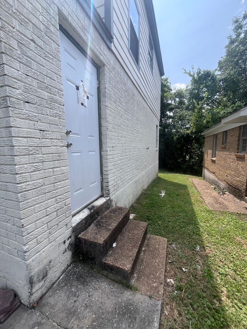 2115 Bennett Ave 3 of 12