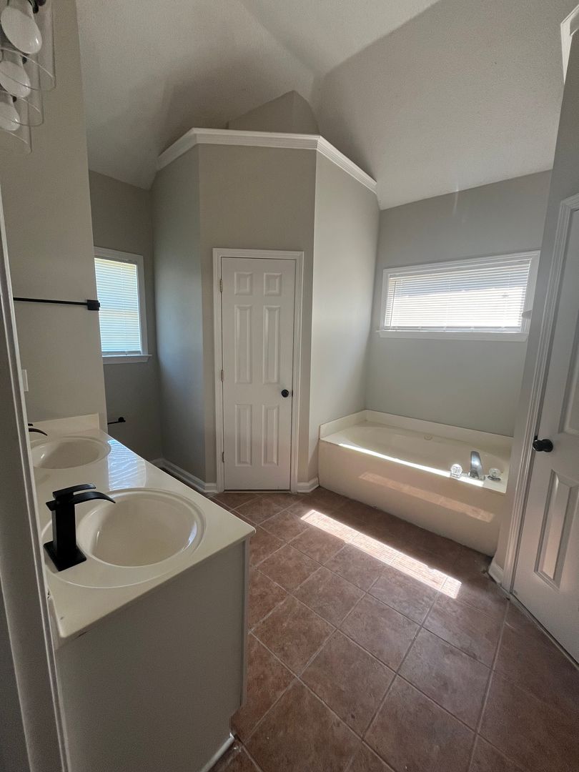 1686 N. Frence Creek 5 of 10