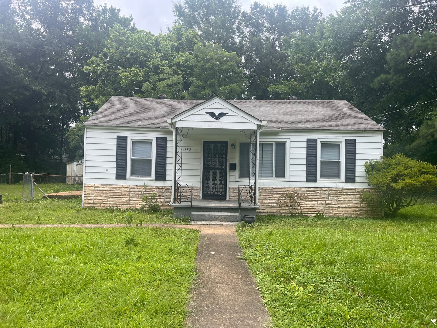 Memphis House: 1179 Longcrest