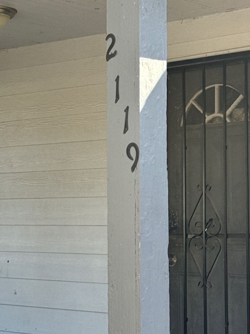 Memphis House: 2119 Hunter