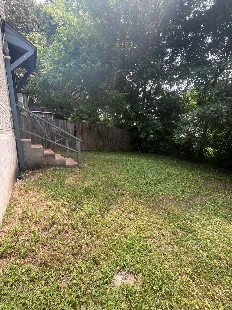 2115 Bennett Ave 2 of 12