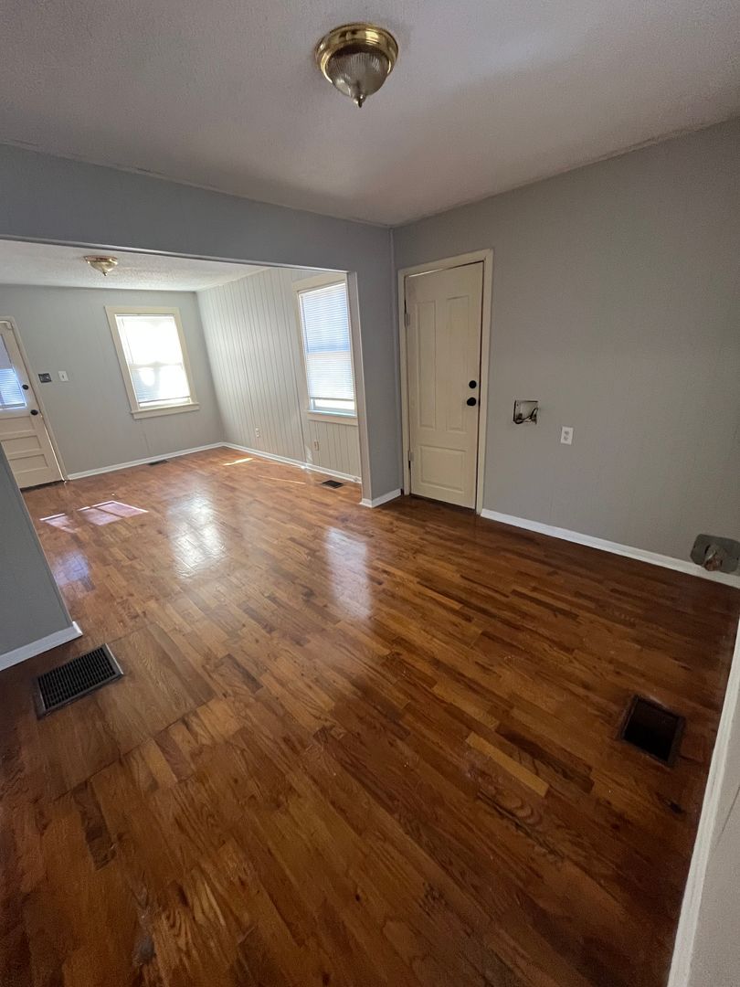 2206 Hillside Ave. 4 of 8