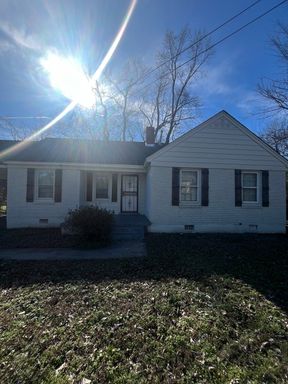 Newly Renovated House on a quiet Street – photo 1