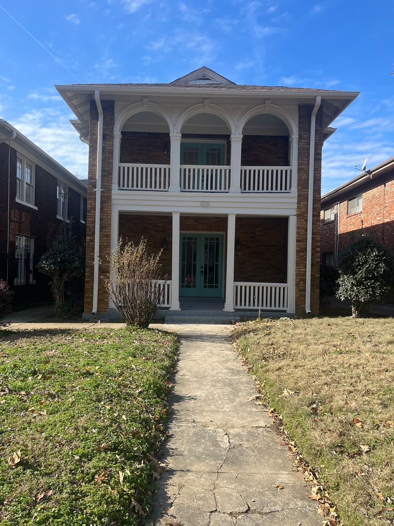 Memphis Apartment: 123 Stonewall Street