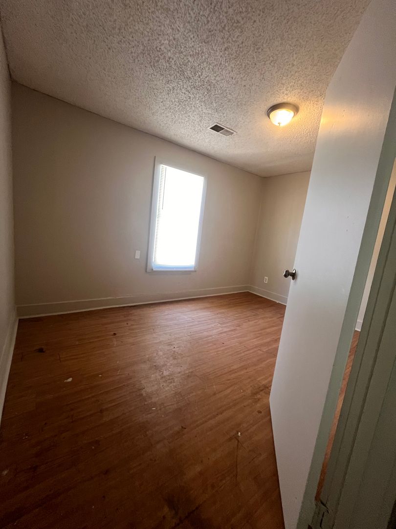 45 W. Gage Ave. 7 of 10