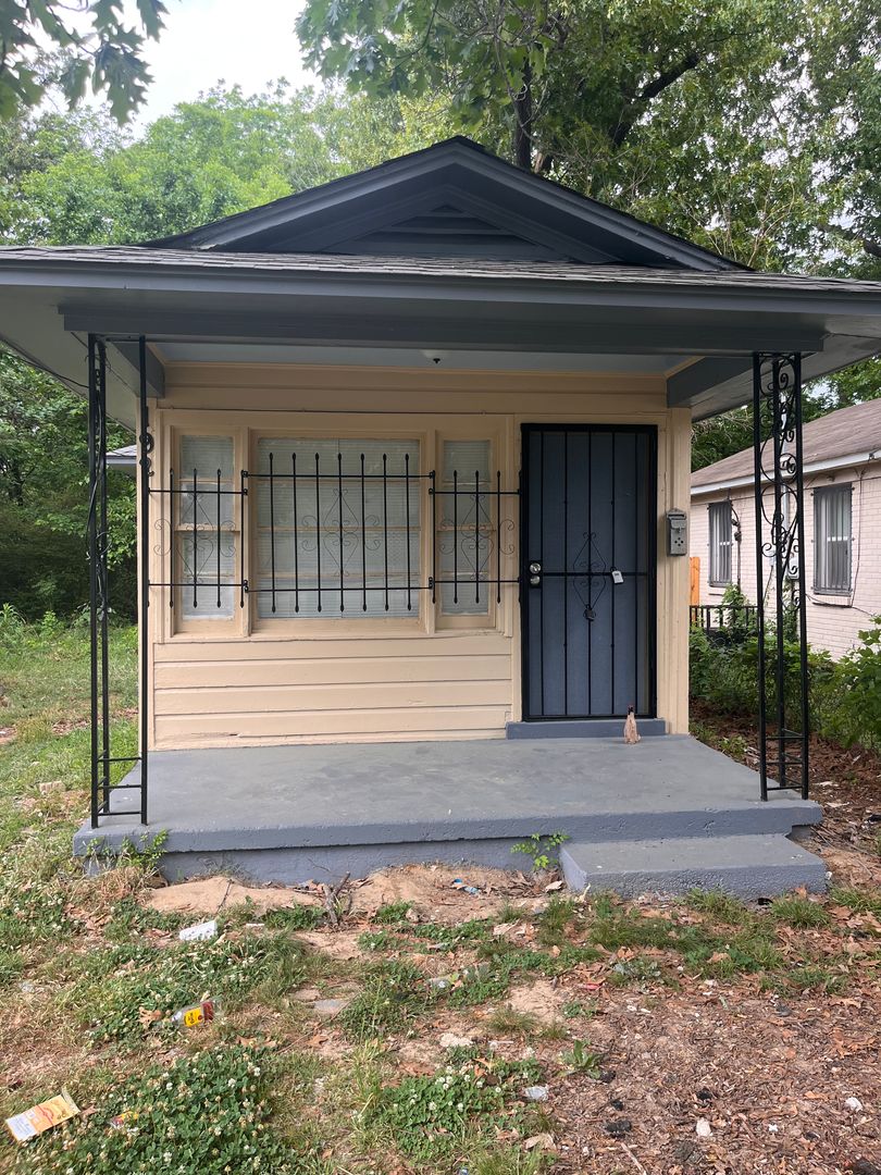 Memphis House: 291 Red Oak ST