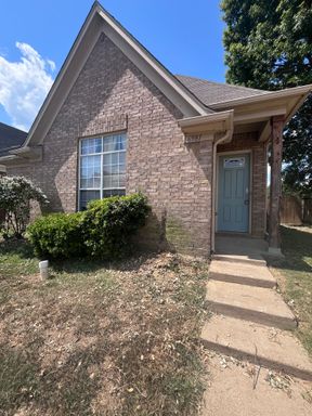 House in desirable neighborhood – photo 1