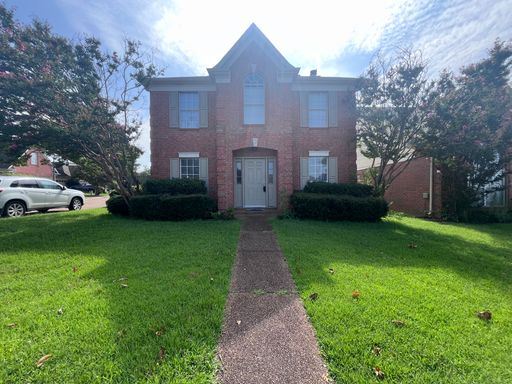 Renovated house in quite Neighborhood – photo 1