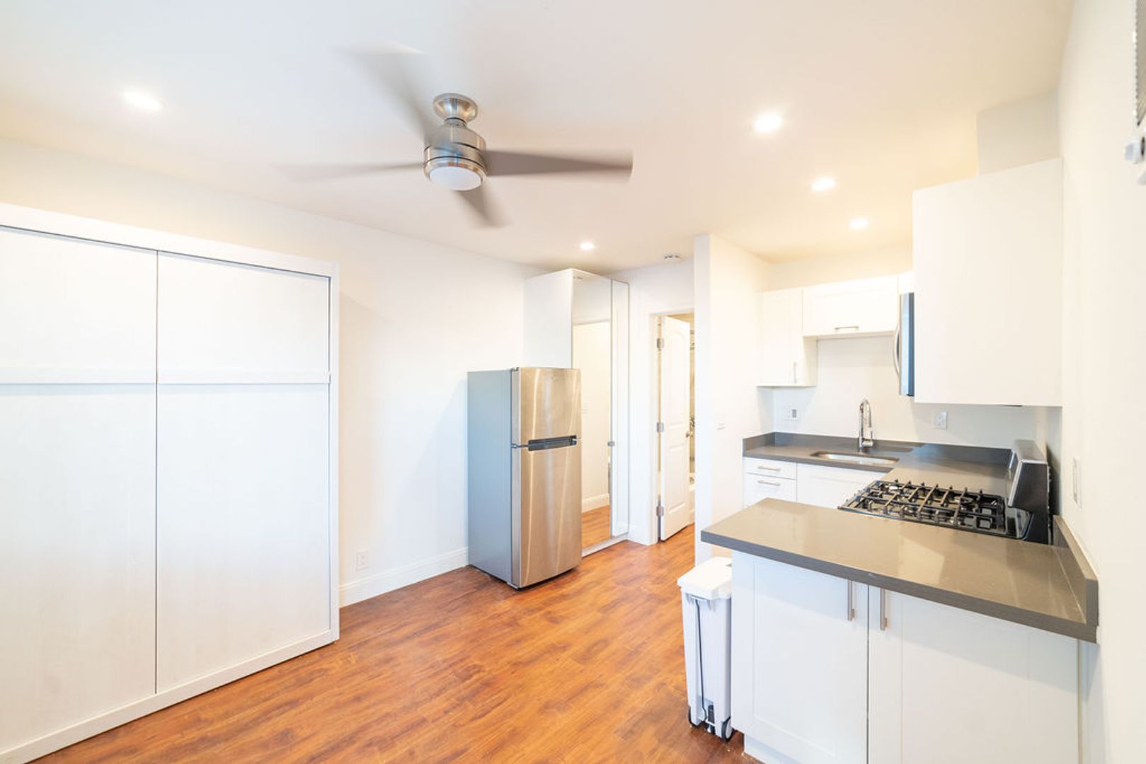 Oakland Apartment: 5471 Vicente Way