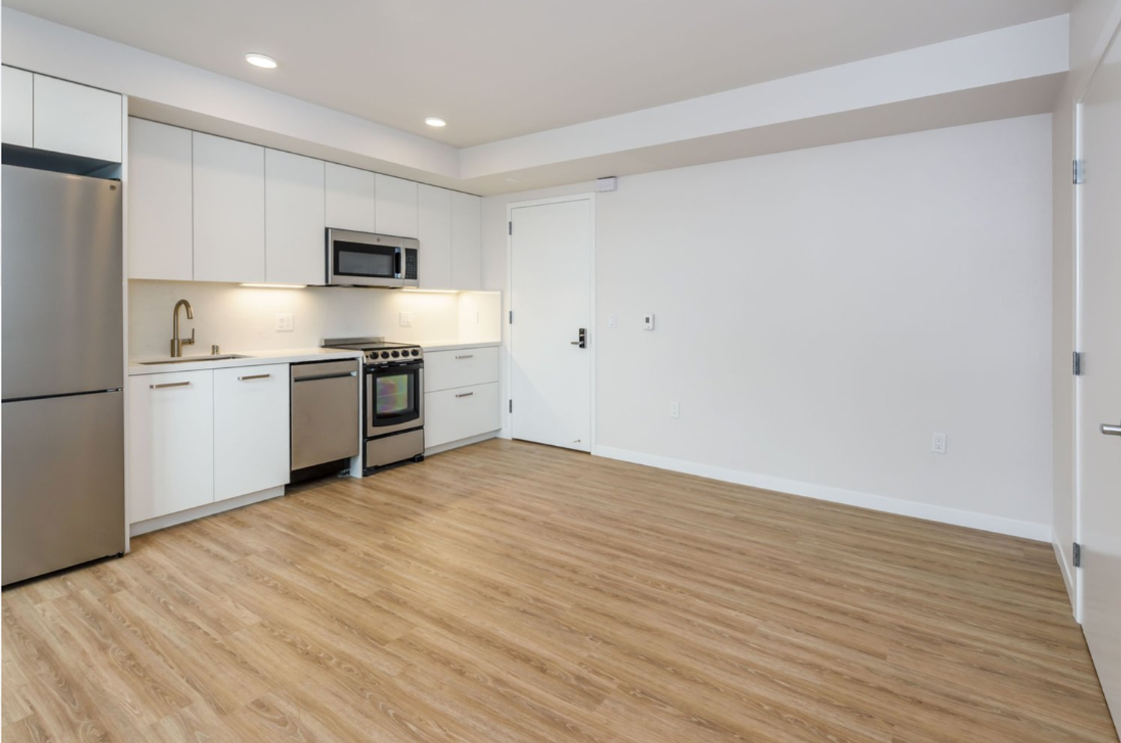 Berkeley Apartment: 2067 University Ave