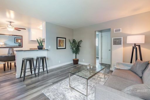 1 MONTH FREE + Look & Lease Special! Gorgeously Modern 1 Bedroom Remodel Avail @ The Mattox! Amenities Galore! Pet Friendly! – photo 1