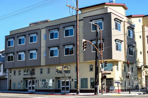 1165 SqFt 3Bdr/2Bath w/ In-Unit Washer & Dryer! Study Lounge! BBQ Roof deck! MOST utilities Paid! – photo 1