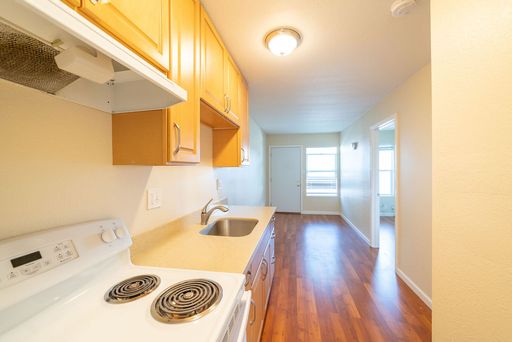Perfect 2Bdr Available blocks to UC Berkeley! Walk to campus! Channing @ Ellsworth! – photo 1