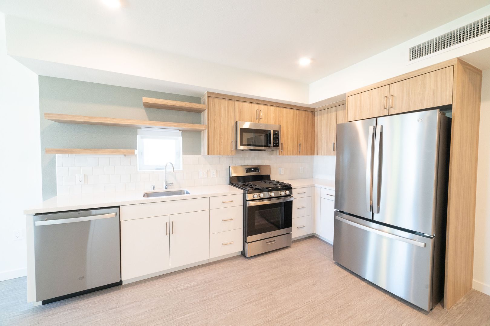 Berkeley Apartment: 2150 Kittredge St