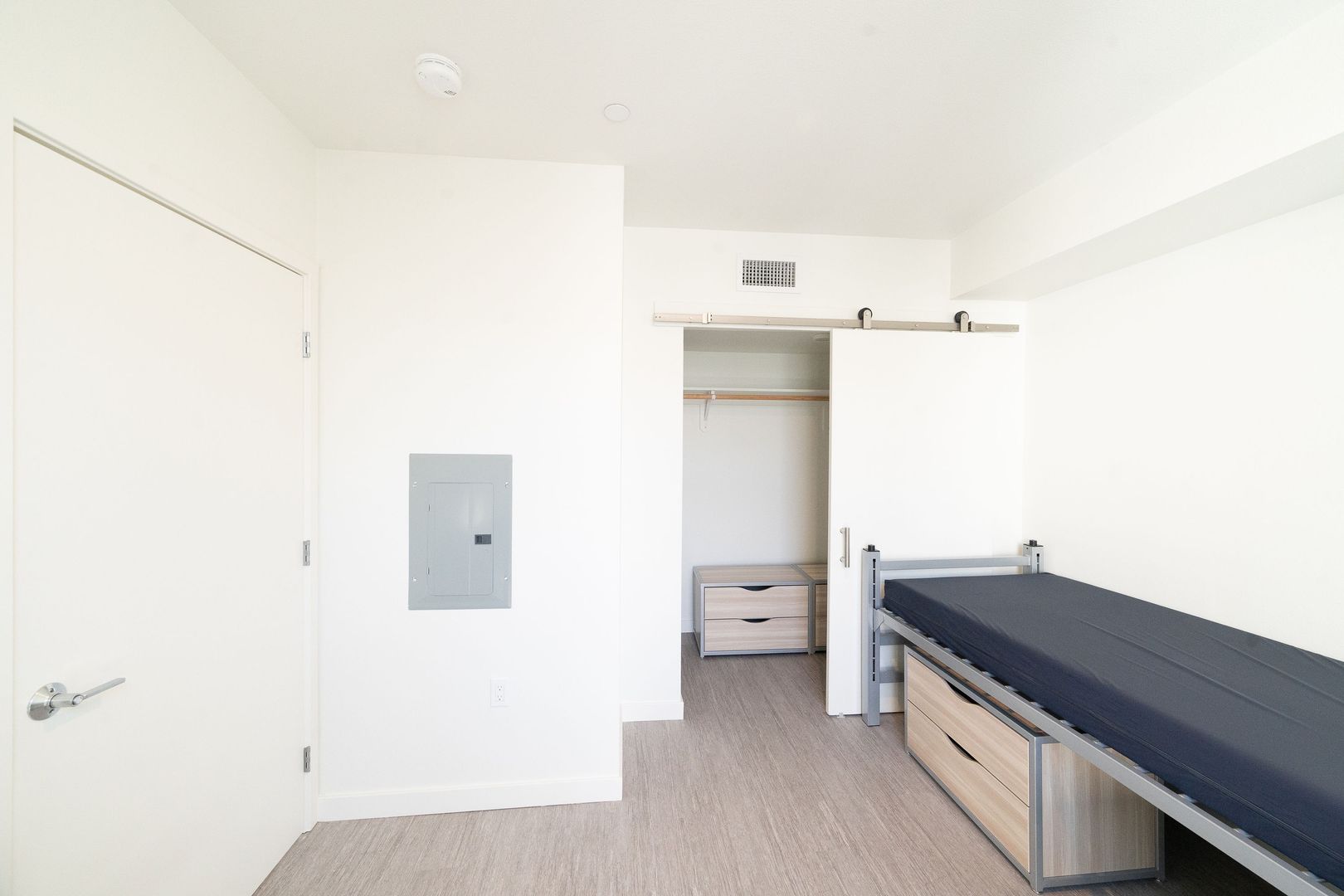 Berkeley Apartment: 2150 Kittredge St
