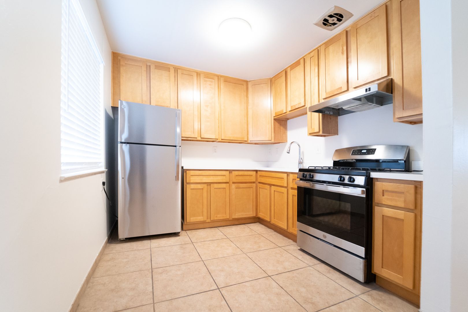 Oakland Apartment: 274 40th Street Way