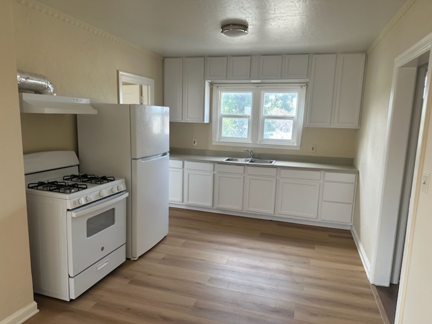 Pittsburg Apartment: 45 W. Tenth st.
