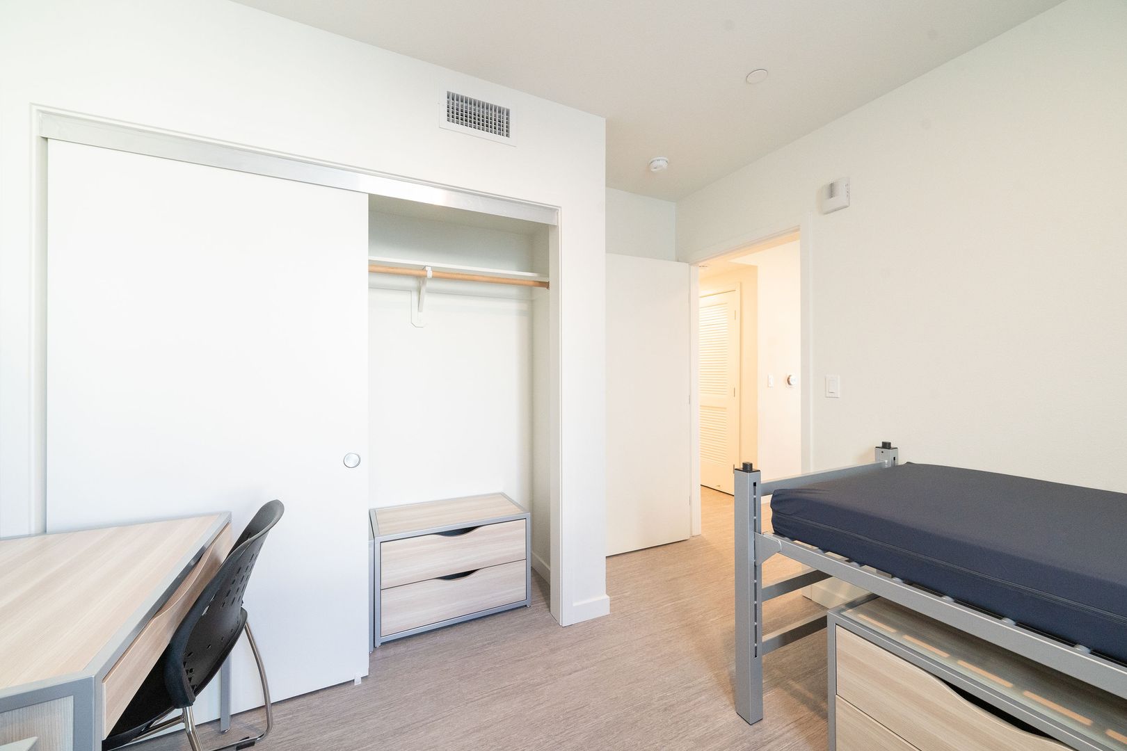 Berkeley Apartment: 2150 Kittredge St