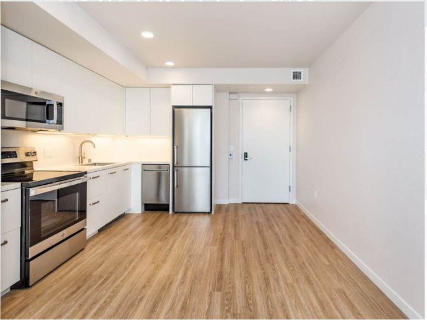 Berkeley Apartment: 2067 University Ave