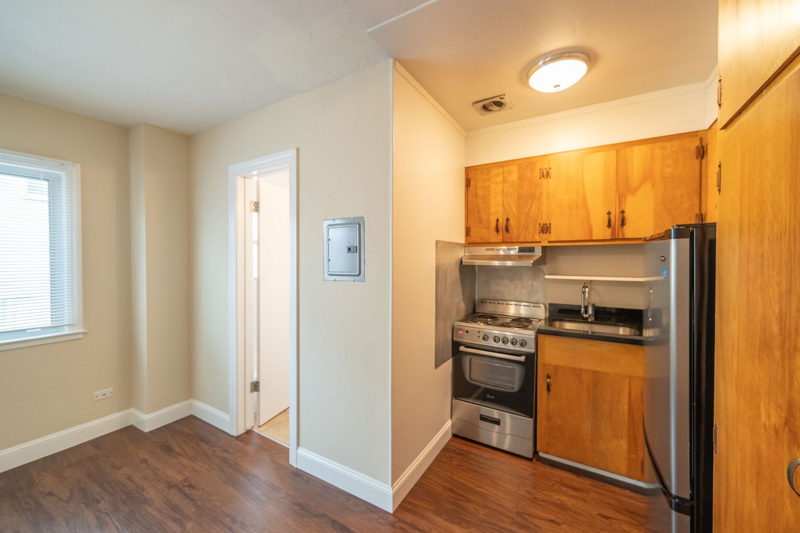 Oakland Apartment: 5471 Vicente Way