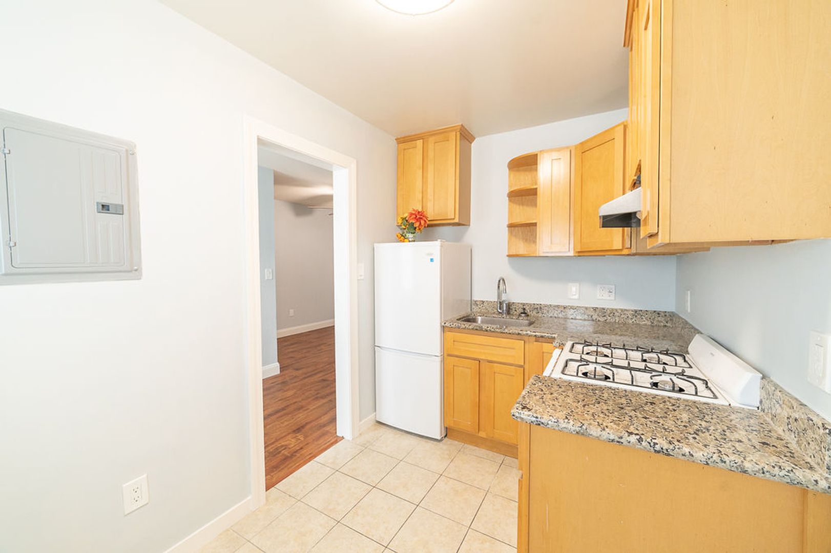 Oakland Apartment: 5471 Vicente Way