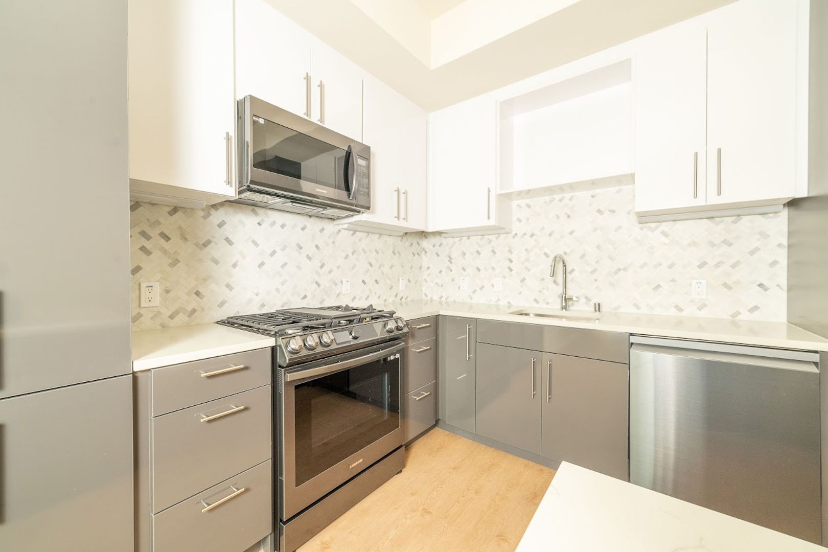 Oakland Apartment: 240 W. MacArthur Blvd