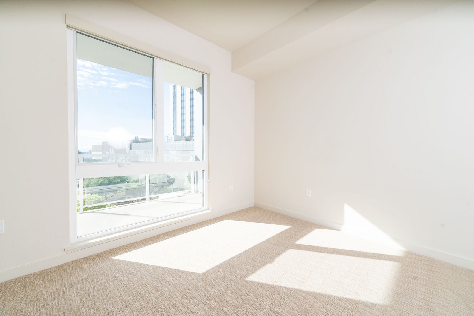 Oakland Apartment: 240 W. MacArthur Blvd