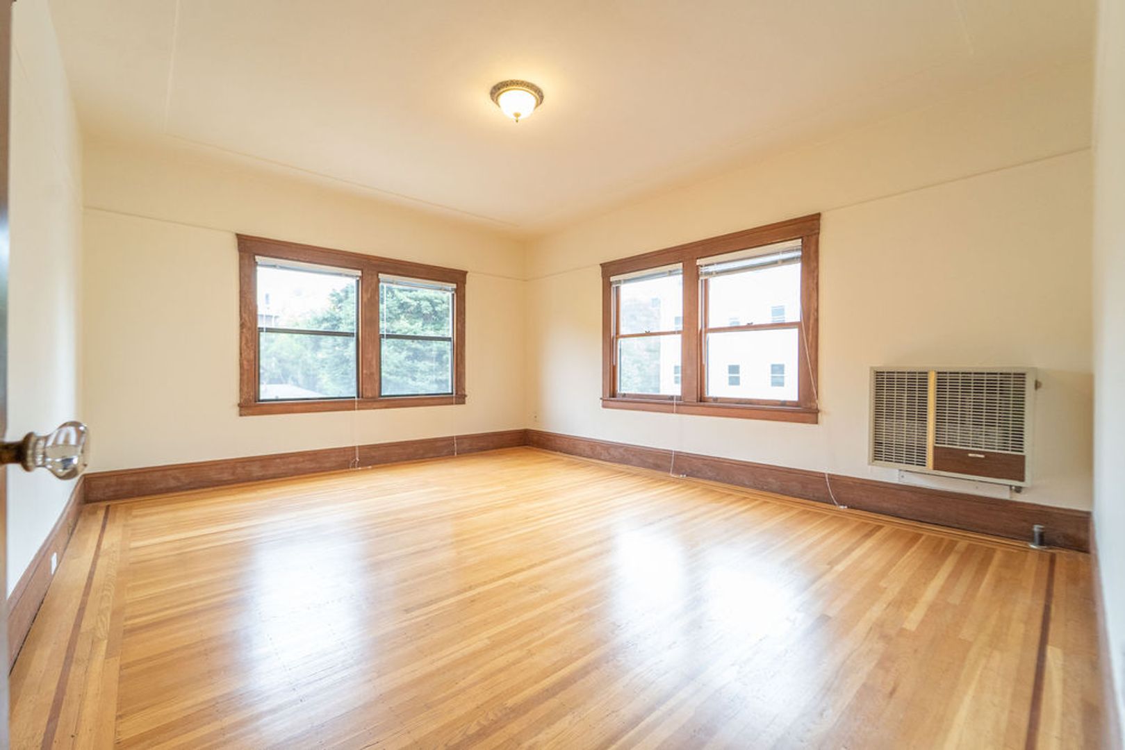 Oakland Apartment: 85 Glen Avenue