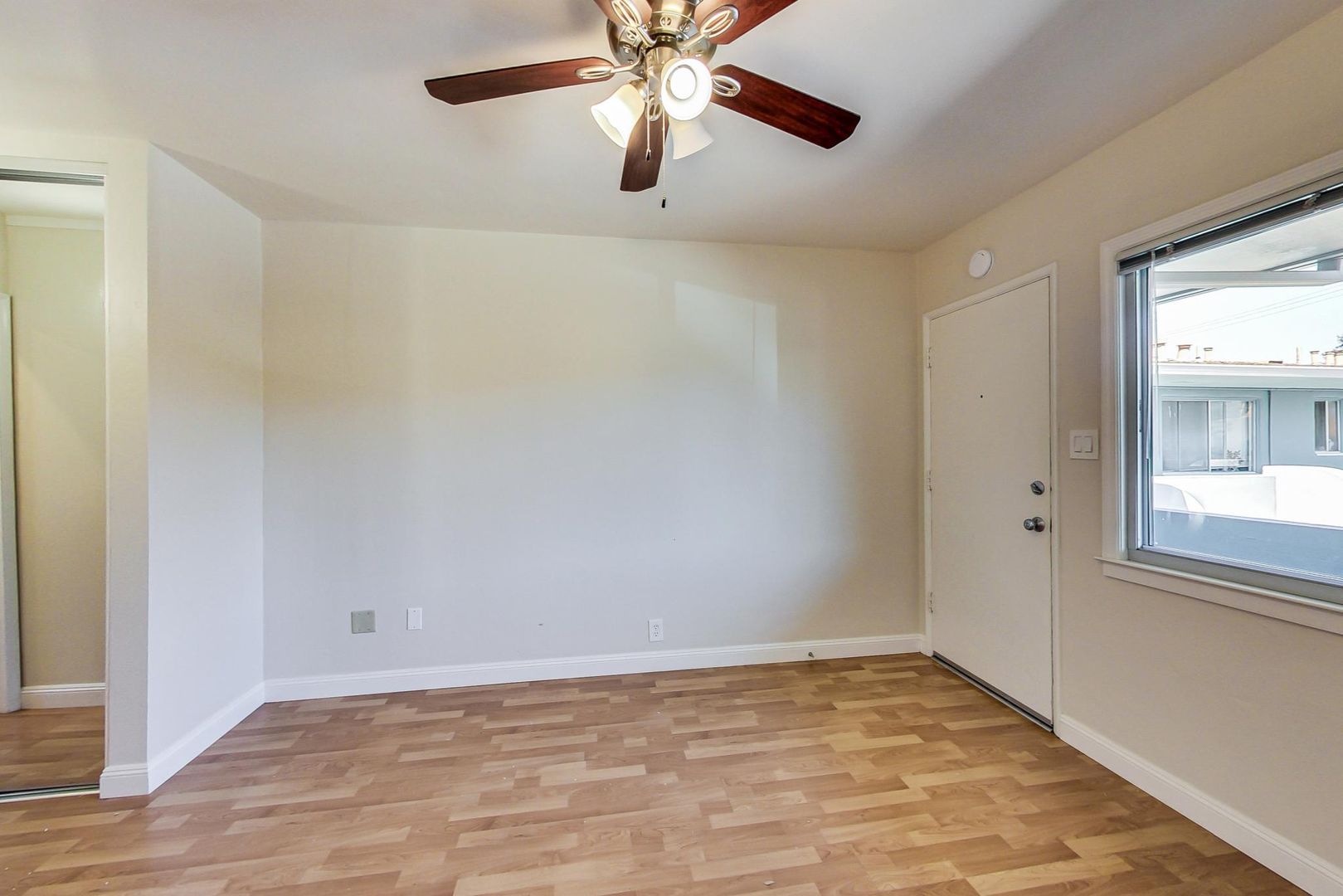 Oakland Apartment: 5471 Vicente Way