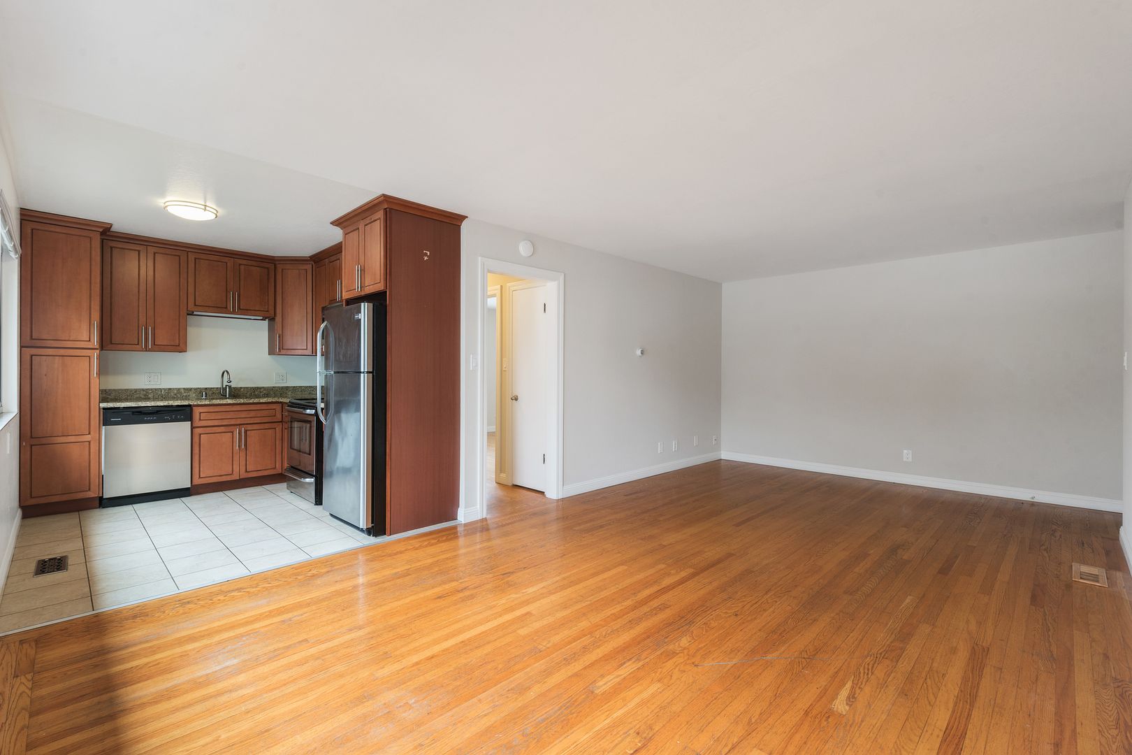 Oakland Apartment: 490 42nd Street
