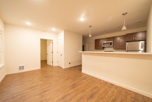 3Bdr/2Bath with In-Unit Washer & Dryer! Owner pays for Water/Trash! @ Trendy Stranda! Rooftop deck! Bike Room! Study Lounge! – photo 1