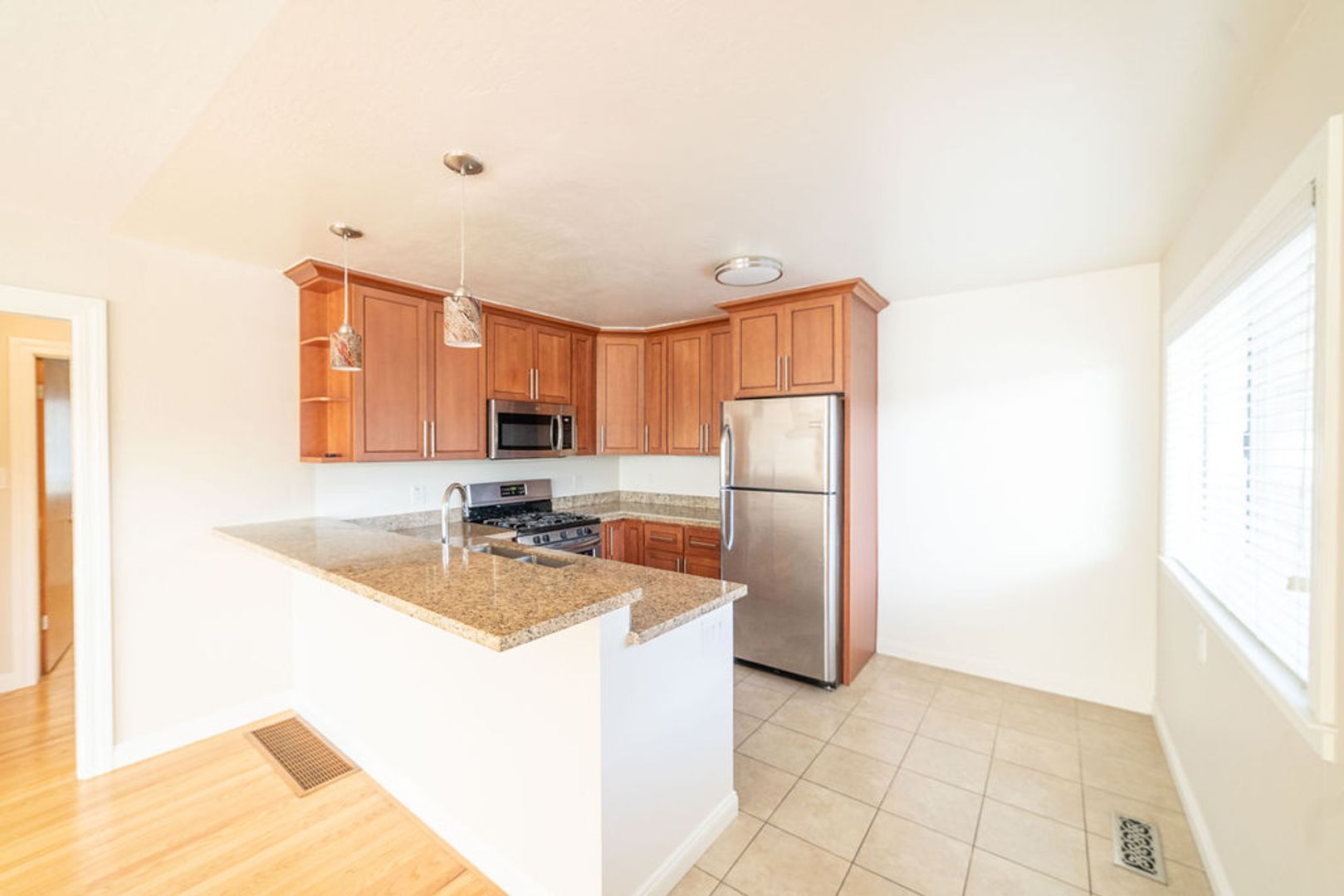 Oakland Apartment: 490 42nd Street