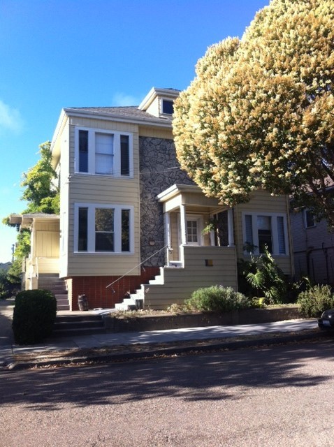 Berkeley Apartment: 1609 Stuart Street