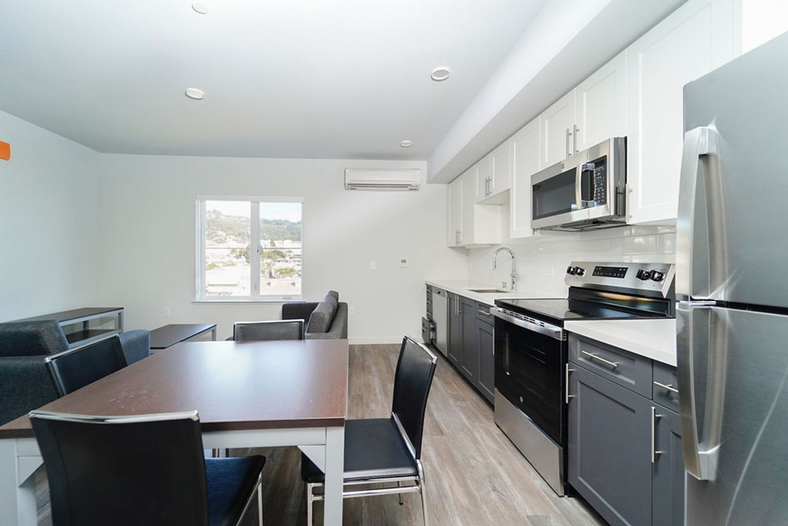 Berkeley Apartment: 2077 Haste St