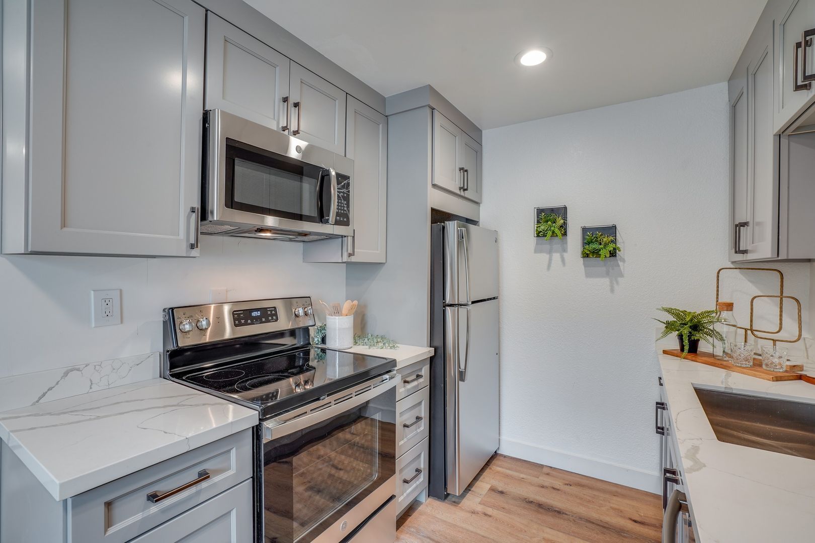 Hayward Apartment: 1282 Mattox Rd