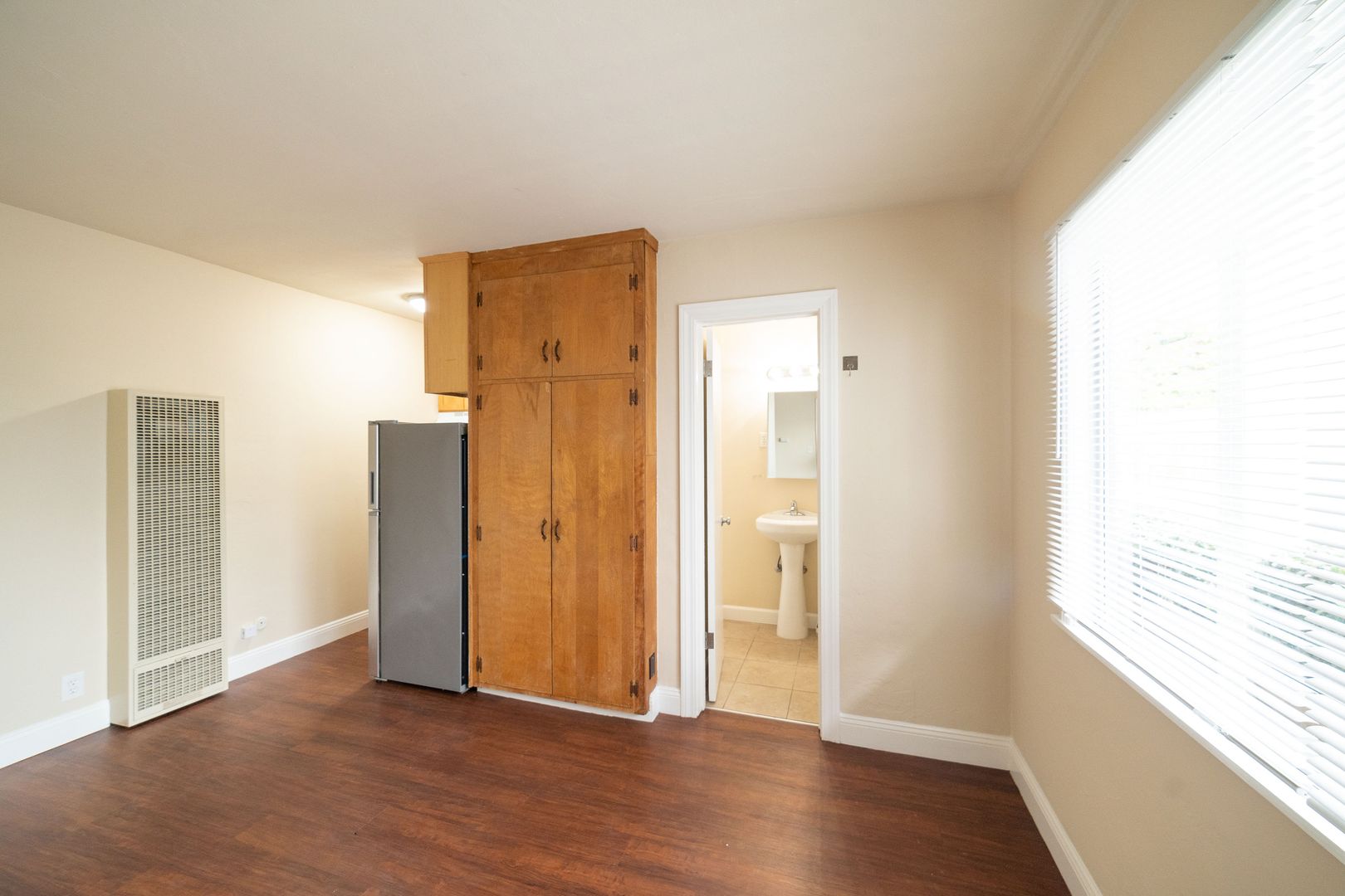 Oakland Apartment: 5471 Vicente Way