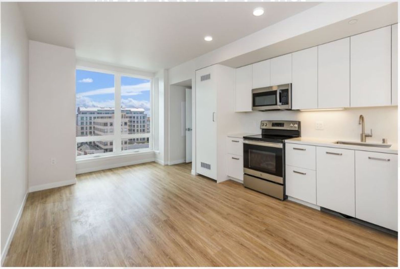 Berkeley Apartment: 2067 University Ave